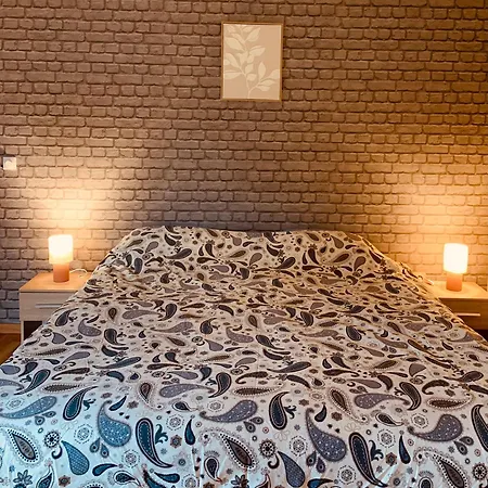 Mathura Au Moulin D'eysus Bed and Breakfast Eysus