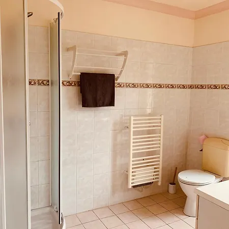 Mathura Au Moulin D'eysus Bed and Breakfast Eysus