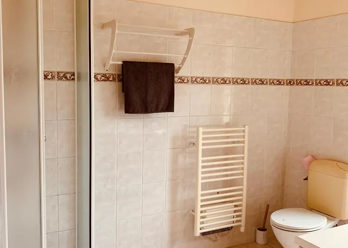 Mathura Au Moulin D'eysus Frühstückspension Eysus